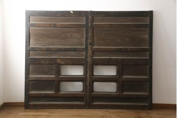アンティーク建具　欅(ケヤキ)材　杉材　和モダンな空間づくりにおすすめ!古いお寺の大きな板戸2枚セット(蔵戸、門扉、引き戸)(R-066220)