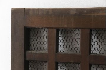 アンティーク建具　総欅(ケヤキ)材　重厚感のある佇まいが魅力のマス目(升目)格子蔵戸1枚(きつね格子、狐格子、玄関戸、格子戸、引き戸)(R-066224)