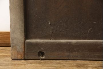 アンティーク建具　総欅(ケヤキ)材　重厚感のある佇まいが魅力のマス目(升目)格子蔵戸1枚(きつね格子、狐格子、玄関戸、格子戸、引き戸)(R-066224)
