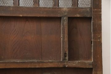 アンティーク建具　総欅(ケヤキ)材　重厚感のある佇まいが魅力のマス目(升目)格子蔵戸1枚(きつね格子、狐格子、玄関戸、格子戸、引き戸)(R-066224)