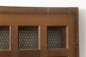 アンティーク建具　ヒノキ(檜)材　時を経た風合いが魅力的な升目(マス目)格子のくぐり戸1枚(きつね格子、狐格子、蔵戸、玄関戸、ガラス戸、引き戸)(R-066225)
