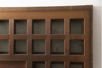 アンティーク建具　ヒノキ(檜)材　時を経た風合いが魅力的な升目(マス目)格子のくぐり戸1枚(きつね格子、狐格子、蔵戸、玄関戸、ガラス戸、引き戸)(R-066225)