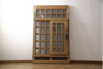 アンティーク建具　ヒノキ(檜)材　時を経た風合いが魅力的な升目(マス目)格子のくぐり戸1枚(きつね格子、狐格子、蔵戸、玄関戸、ガラス戸、引き戸)(R-066225)