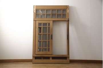 アンティーク建具　ヒノキ(檜)材　時を経た風合いが魅力的な升目(マス目)格子のくぐり戸1枚(きつね格子、狐格子、蔵戸、玄関戸、ガラス戸、引き戸)(R-066225)