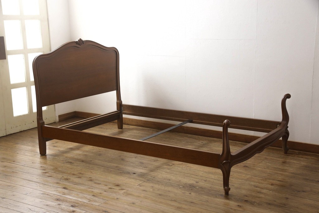 中古　DREXEL HERITAGE(ドレクセルヘリテイジ)　Touraine(ツーレイン)　猫脚のデザインがアクセントのベッドフレーム　(R-066229)
