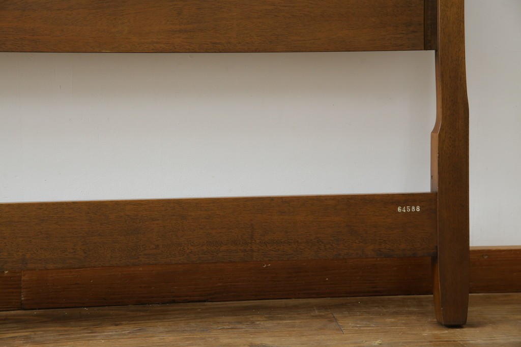 中古　DREXEL HERITAGE(ドレクセルヘリテイジ)　Touraine(ツーレイン)　猫脚のデザインがアクセントのベッドフレーム　(R-066229)