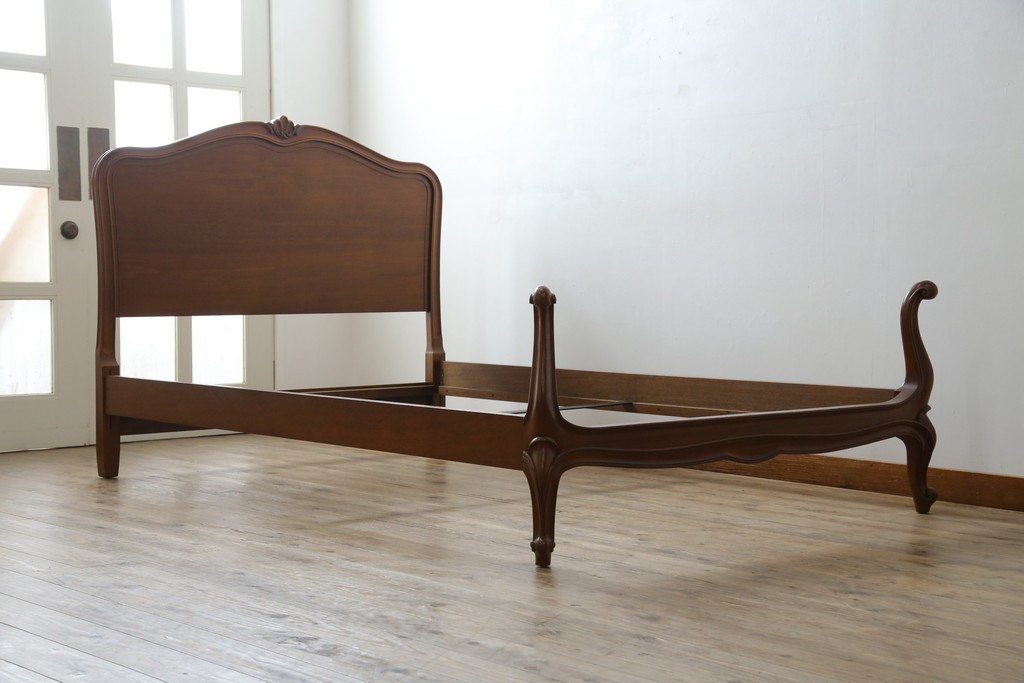 中古　DREXEL HERITAGE(ドレクセルヘリテイジ)　Touraine(ツーレイン)　猫脚のデザインがアクセントのベッドフレーム　(R-066229)