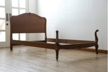 中古　DREXEL HERITAGE(ドレクセルヘリテイジ)　Touraine(ツーレイン)　猫脚のデザインがアクセントのベッドフレーム　(R-066229)
