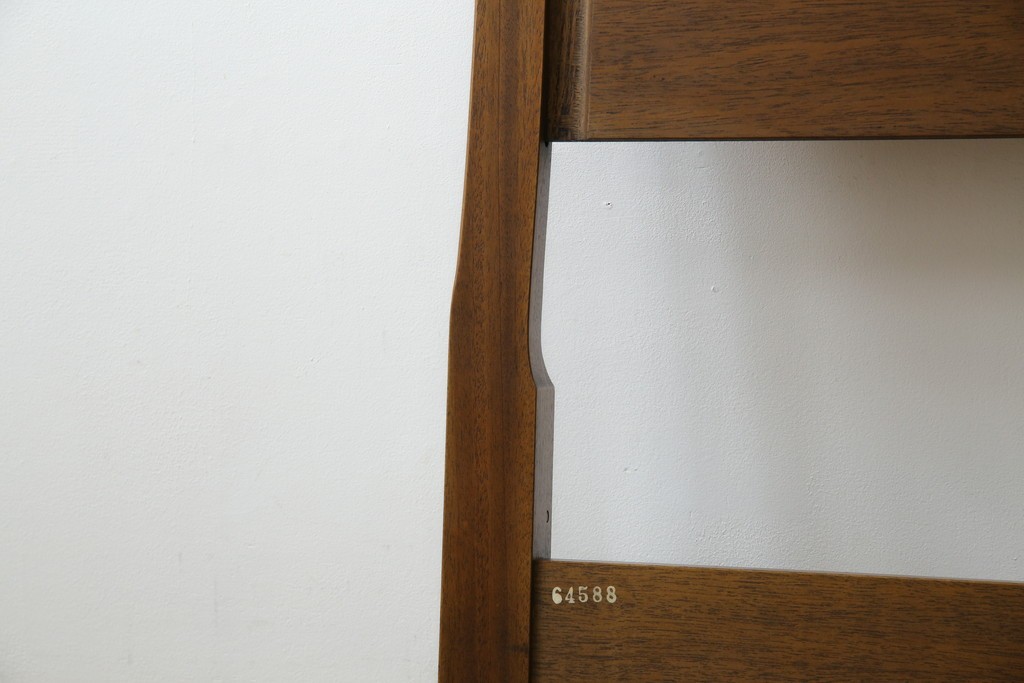 中古　DREXEL HERITAGE(ドレクセルヘリテイジ)　Touraine(ツーレイン)　猫脚のデザインがアクセントのベッドフレーム　(R-066229)