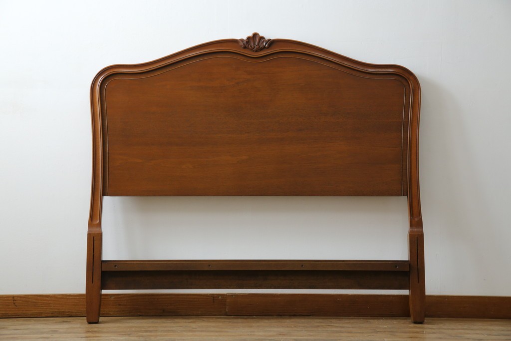 中古　DREXEL HERITAGE(ドレクセルヘリテイジ)　Touraine(ツーレイン)　猫脚のデザインがアクセントのベッドフレーム　(R-066229)