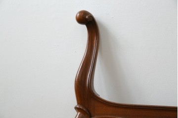 中古　DREXEL HERITAGE(ドレクセルヘリテイジ)　Touraine(ツーレイン)　猫脚のデザインがアクセントのベッドフレーム　(R-066229)