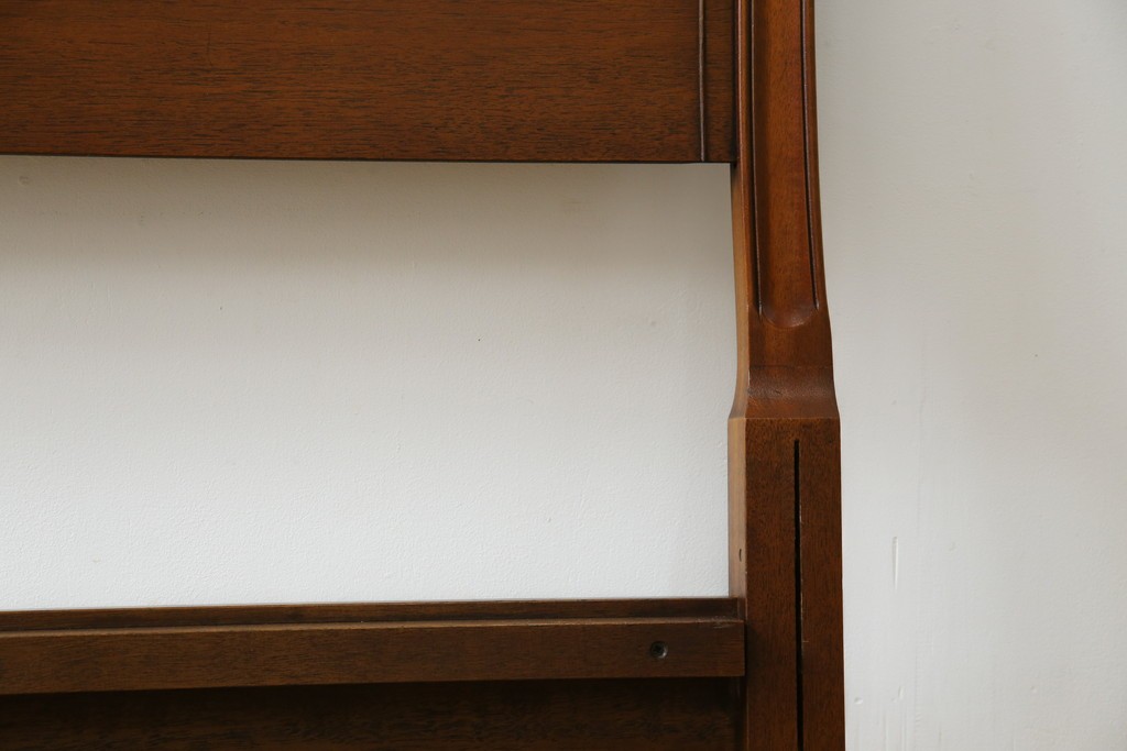 中古　DREXEL HERITAGE(ドレクセルヘリテイジ)　Touraine(ツーレイン)　猫脚のデザインがアクセントのベッドフレーム　(R-066229)