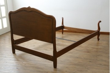 中古　DREXEL HERITAGE(ドレクセルヘリテイジ)　Touraine(ツーレイン)　猫脚のデザインがアクセントのベッドフレーム　(R-066229)