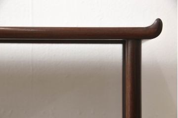 中古　唐木材　小振りなサイズが珍しい!!花梨(カリン)材の趣深い色合いが魅力の茶棚(違い棚、飾り棚、収納棚、戸棚、筆返し)(R-066230)