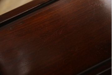 中古　唐木材　小振りなサイズが珍しい!!花梨(カリン)材の趣深い色合いが魅力の茶棚(違い棚、飾り棚、収納棚、戸棚、筆返し)(R-066230)