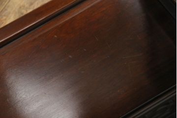 中古　唐木材　小振りなサイズが珍しい!!花梨(カリン)材の趣深い色合いが魅力の茶棚(違い棚、飾り棚、収納棚、戸棚、筆返し)(R-066230)