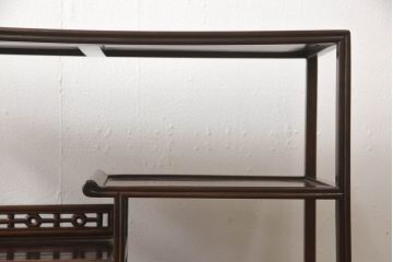 和製ビンテージ　高級品　指物工芸家具　総紫檀(シタン)材　漆塗り　小振りなサイズが使いやすい!!連なる縦桟がスッキリした印象の飾り棚(茶棚、違い棚、収納棚、蛇腹扉、シャッター扉、ヴィンテージ)(R-066231)