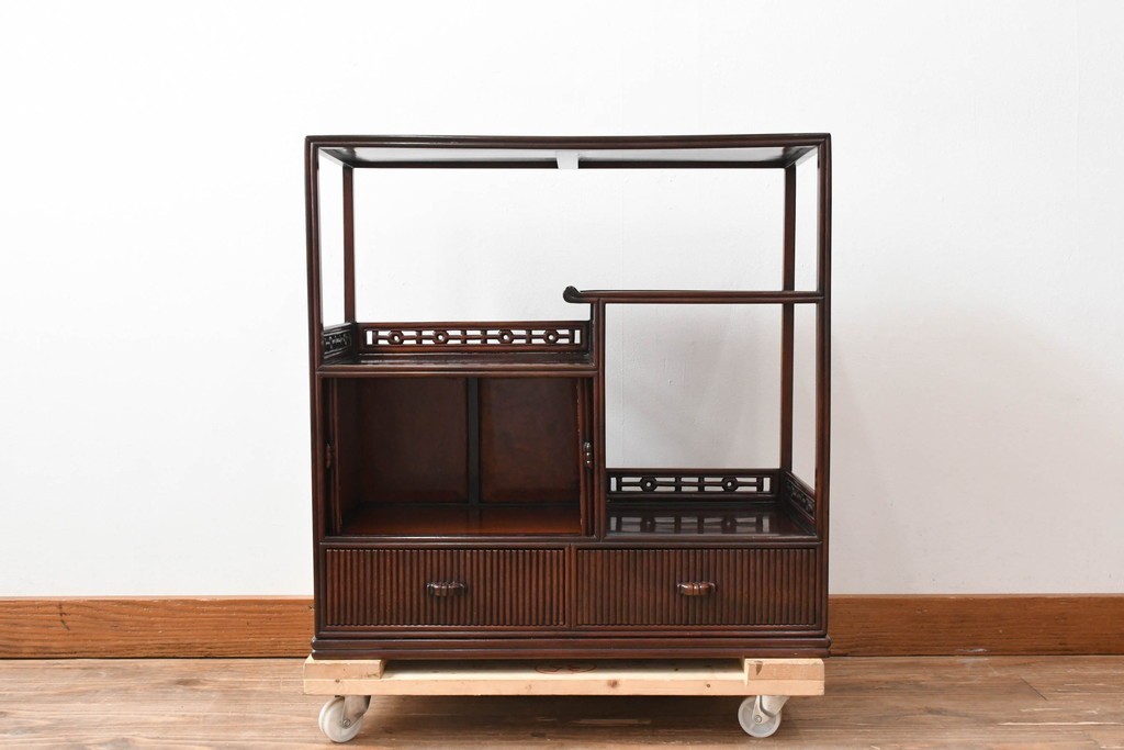 和製ビンテージ　高級品　指物工芸家具　総紫檀(シタン)材　漆塗り　小振りなサイズが使いやすい!!連なる縦桟がスッキリした印象の飾り棚　(R-066231)