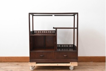 和製ビンテージ　高級品　指物工芸家具　総紫檀(シタン)材　漆塗り　小振りなサイズが使いやすい!!連なる縦桟がスッキリした印象の飾り棚　(R-066231)