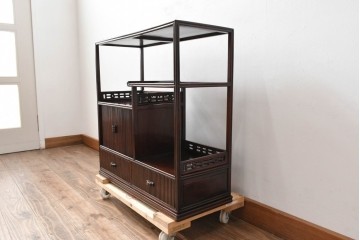 和製ビンテージ　高級品　指物工芸家具　総紫檀(シタン)材　漆塗り　小振りなサイズが使いやすい!!連なる縦桟がスッキリした印象の飾り棚　(R-066231)