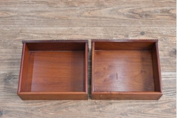 和製ビンテージ　高級品　指物工芸家具　総紫檀(シタン)材　漆塗り　小振りなサイズが使いやすい!!連なる縦桟がスッキリした印象の飾り棚　(R-066231)