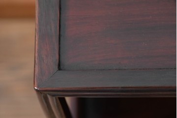 和製ビンテージ　高級品　指物工芸家具　総紫檀(シタン)材　漆塗り　小振りなサイズが使いやすい!!連なる縦桟がスッキリした印象の飾り棚　(R-066231)