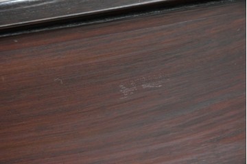 和製ビンテージ　高級品　指物工芸家具　総紫檀(シタン)材　漆塗り　小振りなサイズが使いやすい!!連なる縦桟がスッキリした印象の飾り棚　(R-066231)