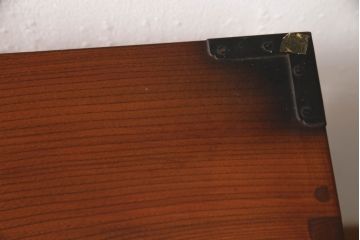 和製ビンテージ　三方欅(ケヤキ)材　上品な和の雰囲気が高まる蝶金具の米沢小箪笥(米沢箪笥、引き出し、卓上収納、小物収納、収納タンス、ヴィンテージ)(R-066232)