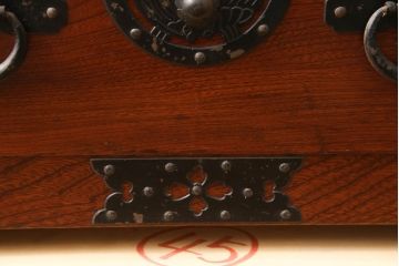 和製ビンテージ　三方欅(ケヤキ)材　上品な和の雰囲気が高まる蝶金具の米沢小箪笥(米沢箪笥、引き出し、卓上収納、小物収納、収納タンス、ヴィンテージ)(R-066232)
