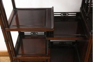 中古　唐木　花梨(カリン)材　深みのある色合いが美しい飾り棚(違い棚、茶棚、収納棚、戸棚、筆返し)(R-066234)