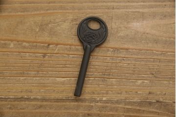 中古　岩谷堂箪笥　桜木作　上品なデザインの黒金具が美しいローチェスト(ローボード、サイドボード、リビングボード、テレビ台、テレビボード、引き出し、和箪笥、収納タンス)(R-066239)