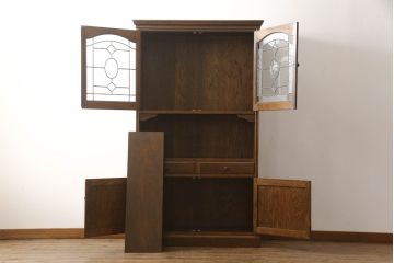 中古　美品　三越家具(現カントリーハウス)　Brugge(ブルージュ)　プロパティ　ステンドグラスが上品な印象を深めるキャビネット(食器棚、カップボード、収納棚、戸棚、飾り棚)(R-066240)