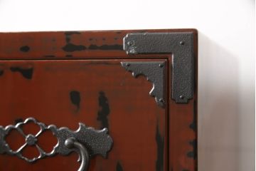 中古　美品　三越デパート取り扱い　漆塗り　金具付き　伝統的な根來塗り(ねごろぬり)が施された上品な総桐箪笥(桐たんす、和タンス、収納箪笥、整理箪笥、引き出し)(定価約120万円)(R-066241)