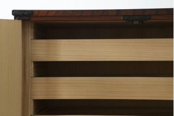 中古　岩谷堂民芸　鶴の金具が華やかさを演出する衣装箪笥(岩谷堂箪笥、岩谷堂タンス、衣装箪笥、観音箪笥、和たんす、収納箪笥、整理タンス、着物箪笥、衣装盆、引き出し)(R-066243)