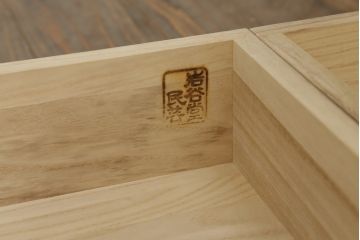 中古　岩谷堂民芸　鶴の金具が華やかさを演出する衣装箪笥(岩谷堂箪笥、岩谷堂タンス、衣装箪笥、観音箪笥、和たんす、収納箪笥、整理タンス、着物箪笥、衣装盆、引き出し)(R-066243)