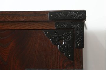 中古　岩谷堂民芸　鶴の金具が華やかさを演出する衣装箪笥(岩谷堂箪笥、岩谷堂タンス、衣装箪笥、観音箪笥、和たんす、収納箪笥、整理タンス、着物箪笥、衣装盆、引き出し)(R-066243)