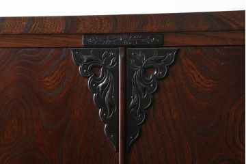 中古　岩谷堂民芸　鶴の金具が華やかさを演出する衣装箪笥(岩谷堂箪笥、岩谷堂タンス、衣装箪笥、観音箪笥、和たんす、収納箪笥、整理タンス、着物箪笥、衣装盆、引き出し)(R-066243)