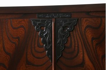 中古　岩谷堂民芸　鶴の金具が華やかさを演出する衣装箪笥(岩谷堂箪笥、岩谷堂タンス、衣装箪笥、観音箪笥、和たんす、収納箪笥、整理タンス、着物箪笥、衣装盆、引き出し)(R-066244)