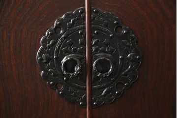 中古　岩谷堂民芸　黒々とした金具が立派な存在感を放つ立長タンス(縦型箪笥、衣装箪笥、和たんす、収納箪笥、整理タンス、引き出し、岩谷堂箪笥)(R-066245)