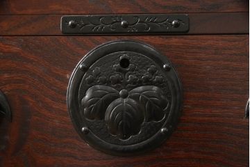 中古　岩谷堂民芸　黒々とした金具が立派な存在感を放つ立長タンス(縦型箪笥、衣装箪笥、和たんす、収納箪笥、整理タンス、引き出し、岩谷堂箪笥)(R-066245)