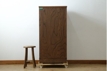 中古　岩谷堂民芸　黒々とした金具が立派な存在感を放つ立長タンス　(R-066245)