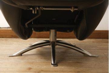 中古　Cassina(カッシーナ)　K10 DODO(ドド)　洗練されたモダンデザインが目を引くシェーズロング(リクライニングチェア、アームチェア、回転椅子、回転イス、一人掛けソファ、1人掛けソファ)(R-066269)