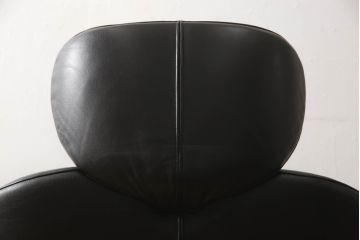 中古　Cassina(カッシーナ)　K10 DODO(ドド)　洗練されたモダンデザインが目を引くシェーズロング(リクライニングチェア、アームチェア、回転椅子、回転イス、一人掛けソファ、1人掛けソファ)(R-066269)