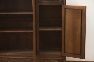 ビンテージ家具　高級品　シノワズリ様式　クルミ材　手彫りの彫刻が細やかで美しいサイドボード(キャビネット、収納棚、戸棚、ヴィンテージ)(R-066275)
