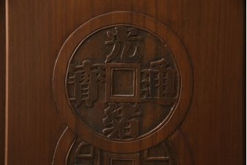 ビンテージ家具　高級品　シノワズリ様式　クルミ材　手彫りの彫刻が細やかで美しいサイドボード(キャビネット、収納棚、戸棚、ヴィンテージ)(R-066275)