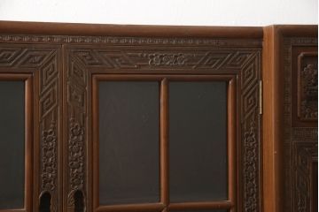 ビンテージ家具　高級品　シノワズリ様式　クルミ材　手彫りの彫刻が細やかで美しいサイドボード(キャビネット、収納棚、戸棚、ヴィンテージ)(R-066275)