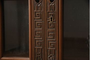 ビンテージ家具　高級品　シノワズリ様式　クルミ材　手彫りの彫刻が細やかで美しいサイドボード(キャビネット、収納棚、戸棚、ヴィンテージ)(R-066275)