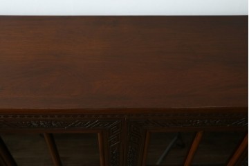 ヴィンテージ家具　1960年から1970年頃　高級品　シノワズリ様式　クルミ材　手彫りの彫刻が細やかで美しいサイドボード　(R-066275)