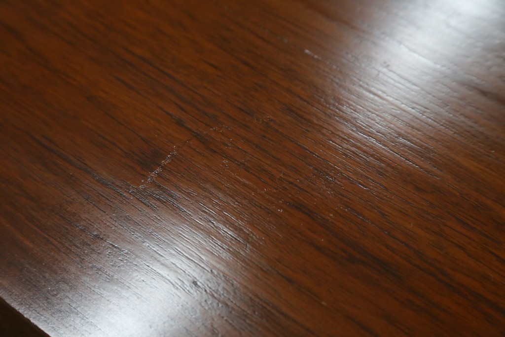 ヴィンテージ家具　1960年から1970年頃　高級品　シノワズリ様式　クルミ材　手彫りの彫刻が細やかで美しいサイドボード　(R-066275)