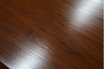 ヴィンテージ家具　1960年から1970年頃　高級品　シノワズリ様式　クルミ材　手彫りの彫刻が細やかで美しいサイドボード　(R-066275)